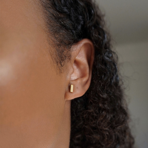 A Weathered Penny Minimal Bar Studs in Gold