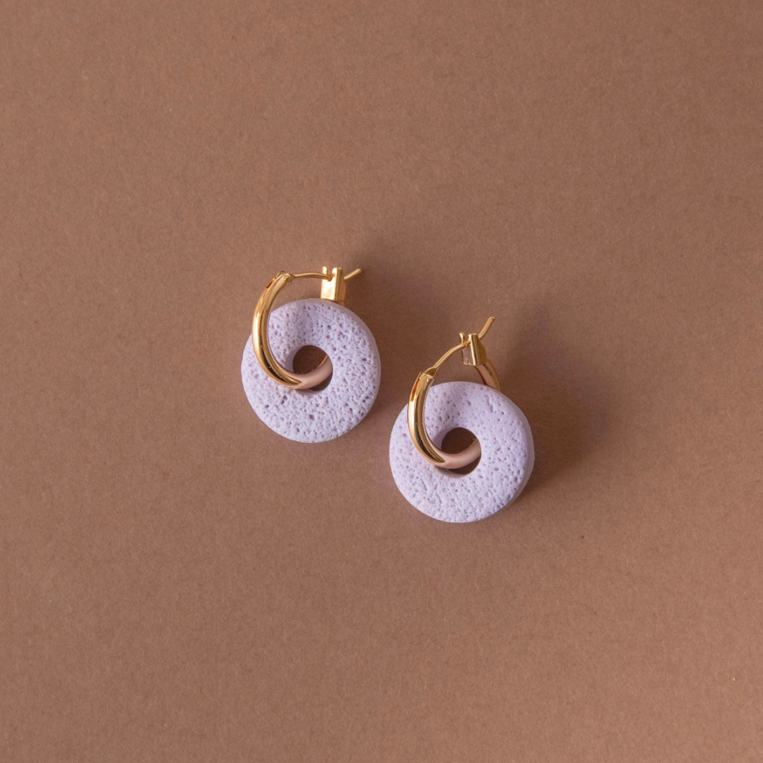 Pepper You Surround Clay Hoop Earrings | Lilac